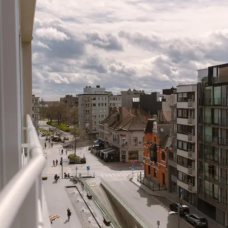 Appartement Trendy Dicht Bij De Kust