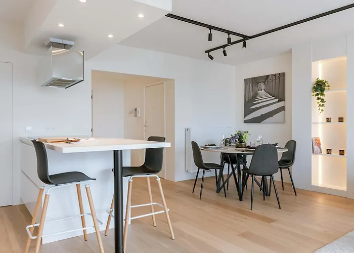 Appartement Trendy Dicht Bij De Kust