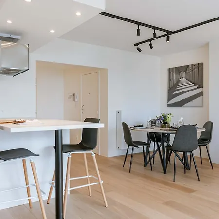 Appartement Trendy Dicht Bij De Kust